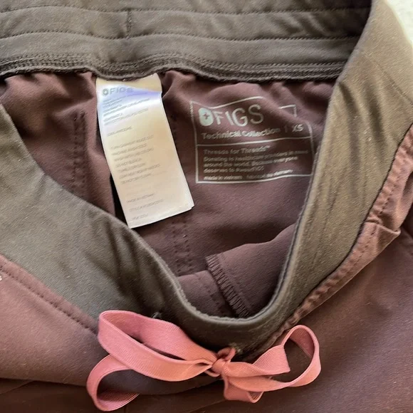 FIGS Espresso (SET) ☕️ Catarina scrub top S // Zamora scrub bottom XS - Picture 4 of 8